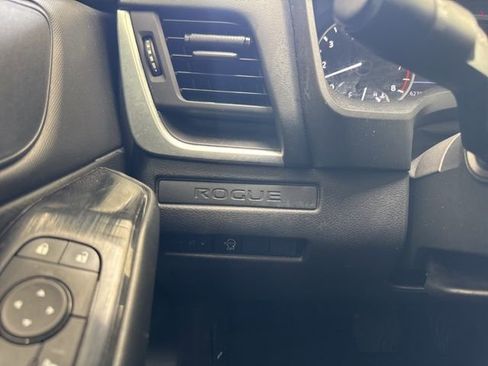 Used 2024 Nissan Rogue S image 8