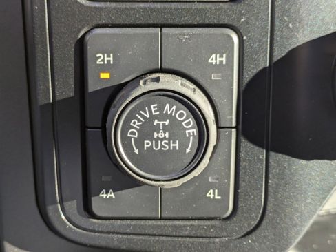 Used 2025 Ford F150 Lariat w/ Equipment Group 501A Mid image 31