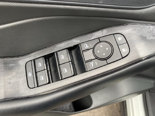 Used 2025 Nissan Rogue S AWD/4WD image 19