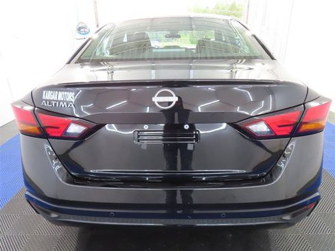 Used 2024 Nissan Altima 2.5 S FWD image 11