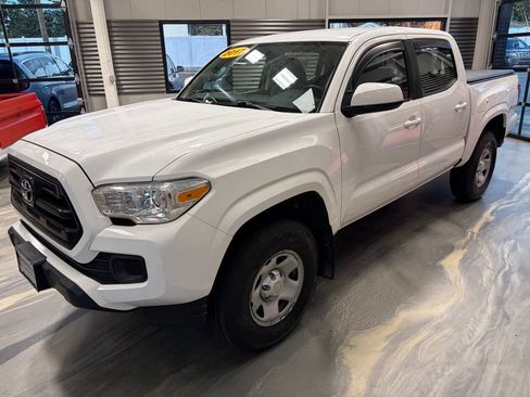 Used 2017 Toyota Tacoma SR w/ Tow Package AWD/4WD image 34