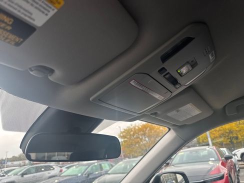 Used 2022 Toyota Highlander LE image 31