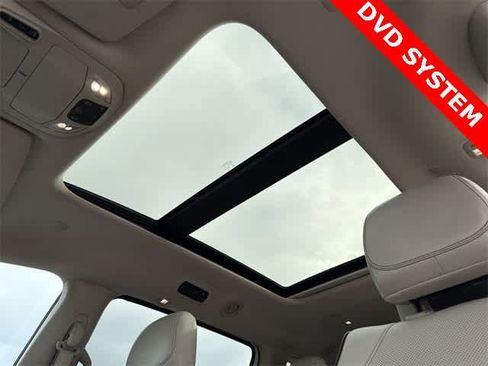 Used 2017 Chrysler Pacifica Limited w/ UConnect Theater Package image 5