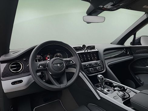 New 2025 Bentley Bentayga image 38