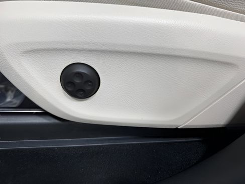 Certified 2025 Mercedes-Benz GLE 450 4MATIC image 31