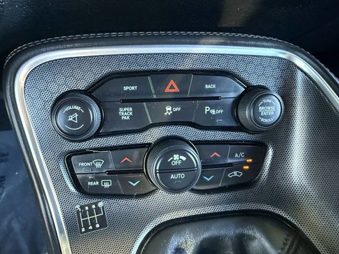 Used 2015 Dodge Challenger R/T Plus image 17