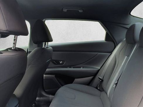 Used 2025 Hyundai Elantra SEL FWD image 20