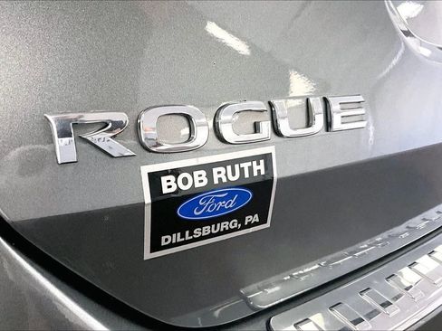 Used 2015 Nissan Rogue SV w/ SV Premium Package image 14