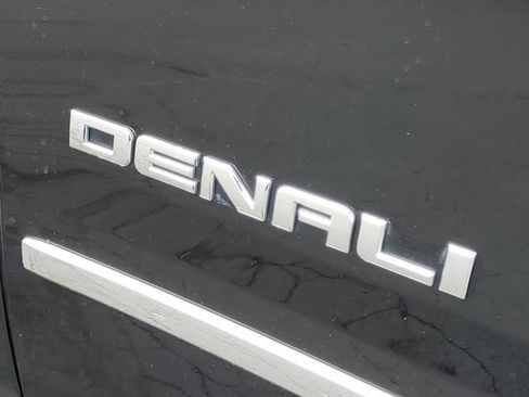 Used 2018 GMC Yukon XL Denali w/ Denali Ultimate Package AWD/4WD image 8
