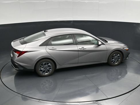 Used 2024 Hyundai Elantra SEL FWD image 35