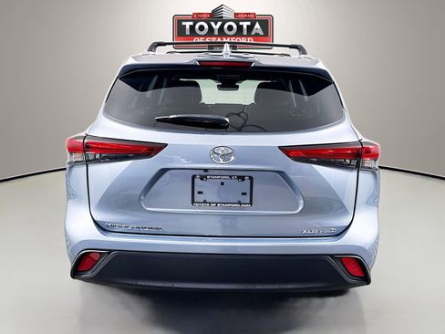 Certified 2023 Toyota Highlander XLE image 6