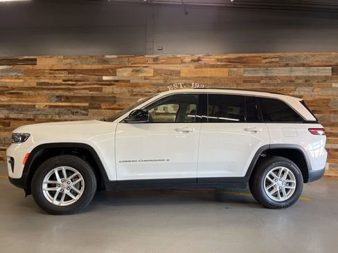 Used 2023 Jeep Grand Cherokee Laredo w/ Luxury Tech Group I image 9