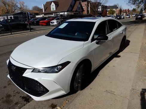 Used 2019 Toyota Avalon XSE image 8