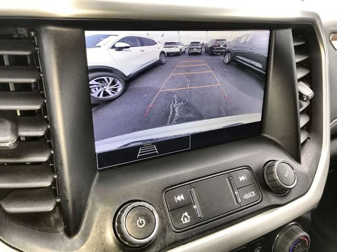 Used 2023 GMC Acadia SLE w/ Driver Convenience Package FWD image 17