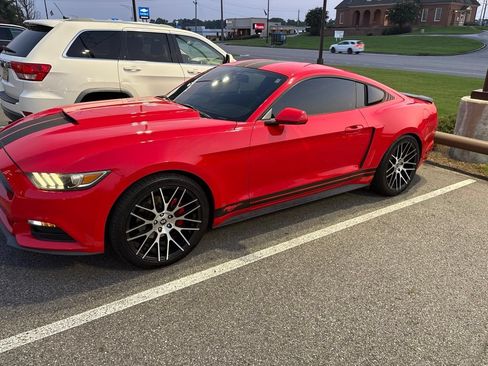 Used 2015 Ford Mustang Coupe RWD image 2