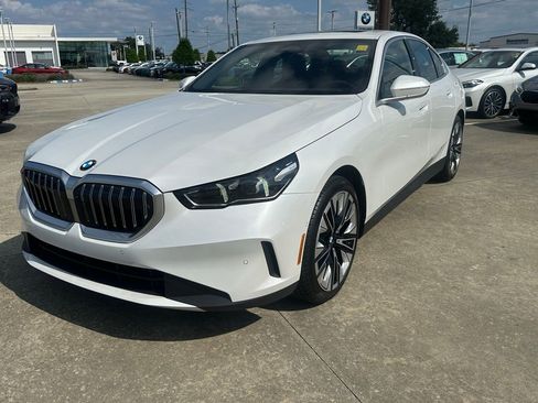 New 2026 BMW 530i w/ Premium Package image 1