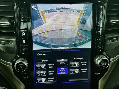 Used 2019 RAM 1500 Laramie AWD/4WD image 14