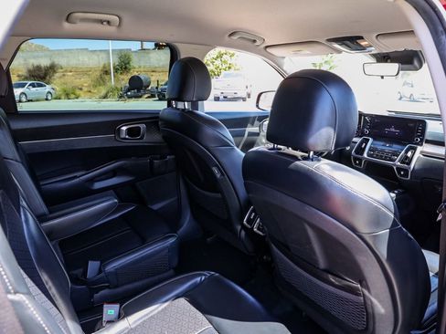 Used 2022 Kia Sorento EX image 17