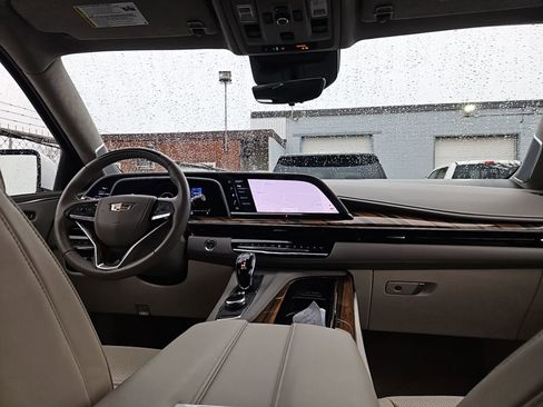 Used 2023 Cadillac Escalade Premium Luxury Platinum image 7