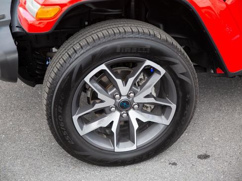 Used 2024 Jeep Wrangler Unlimited AWD/4WD image 9