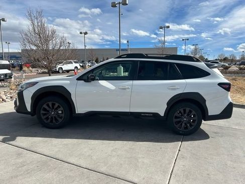 Used 2025 Subaru Outback Onyx Edition image 4