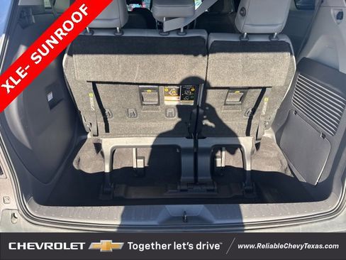Used 2021 Toyota Sienna XLE image 11