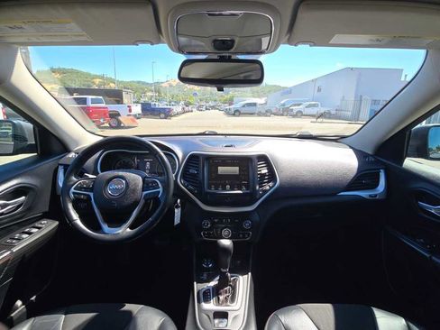 Used 2015 Jeep Cherokee Trailhawk AWD/4WD image 15