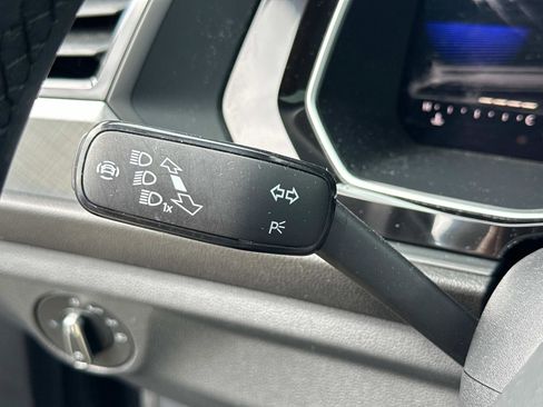 Used 2022 Volkswagen Jetta SE w/ Panoramic Sunroof Package image 26