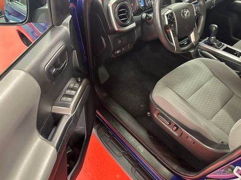 Certified 2023 Toyota Tacoma SR5 image 9