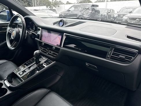 Used 2023 Porsche Macan image 31