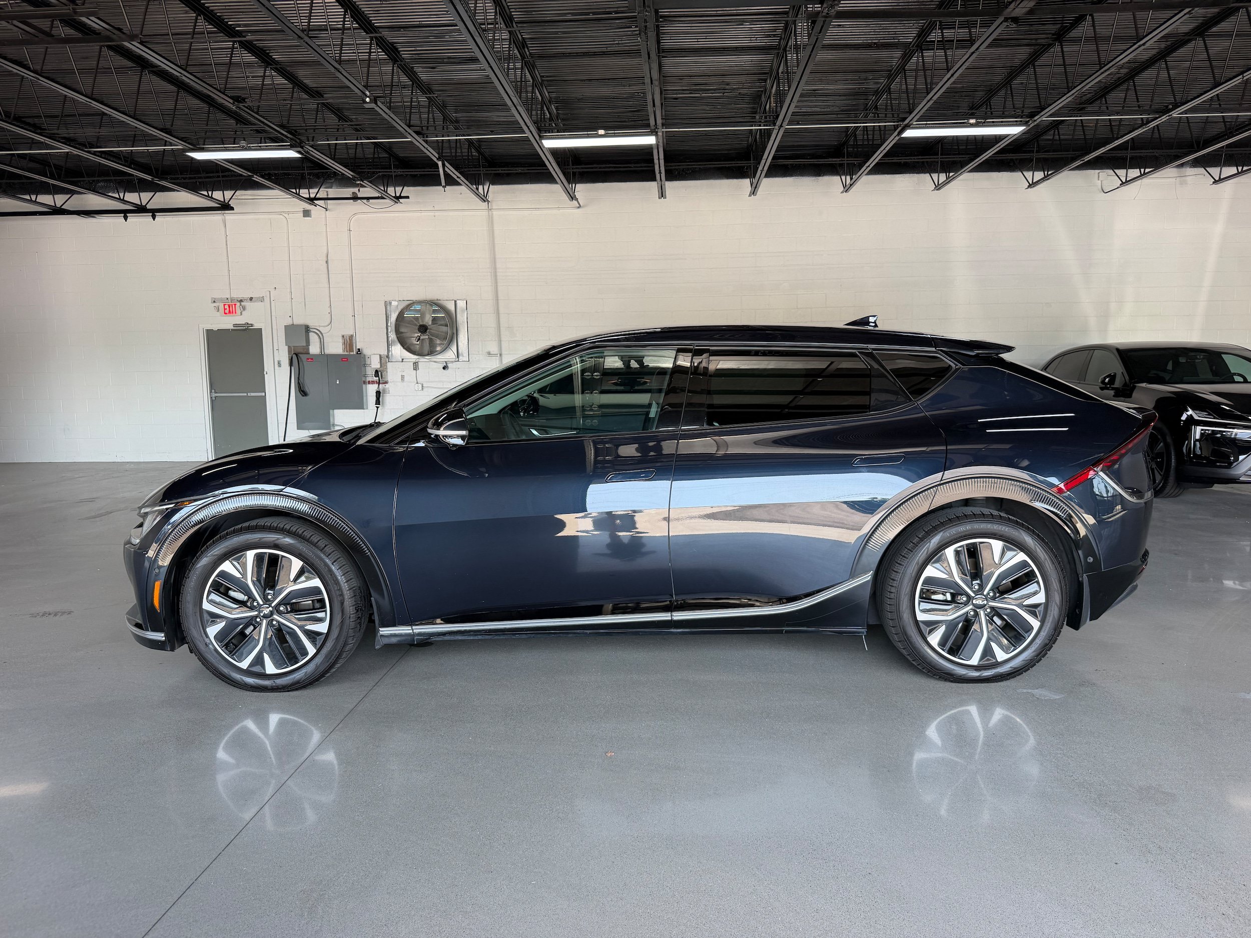 Used 2022 Kia EV6 Wind w/ Wind Technology Package AWD/4WD image 3