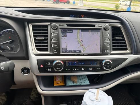 Used 2019 Toyota Highlander Limited AWD/4WD image 12