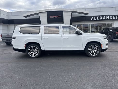 Used 2023 Jeep Grand Wagoneer L Series III image 2