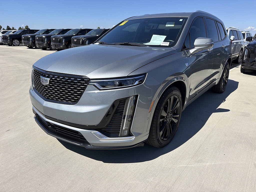 Used 2023 Cadillac XT6 Premium Luxury w/ Technology Package FWD image 3