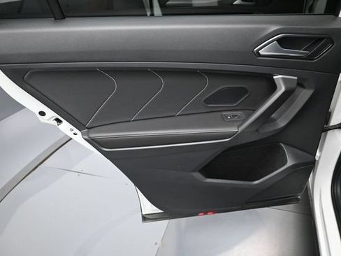 Used 2023 Volkswagen Tiguan SE w/ Panoramic Sunroof Package FWD image 29