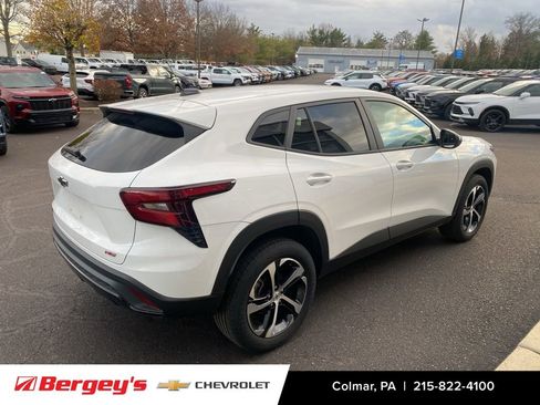 Used 2024 Chevrolet Trax RS image 4