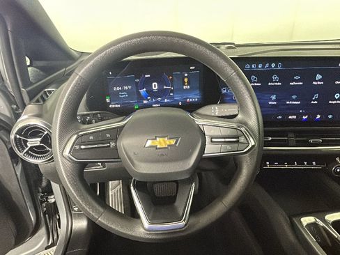Used 2026 Chevrolet Equinox EV LT FWD image 17