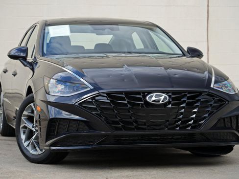 Used 2023 Hyundai Sonata SEL FWD image 2