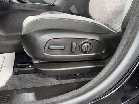Used 2022 Chevrolet Equinox LT FWD image 17