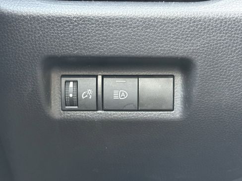 Used 2021 Toyota RAV4 XLE image 18