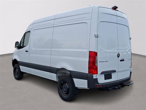 Used 2025 Mercedes-Benz Sprinter 2500 image 6