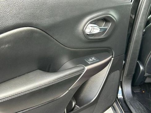 Certified 2019 Jeep Cherokee Limited FWD image 46