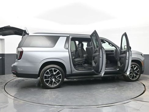Used 2025 Chevrolet Suburban RST w/ Comfort Package AWD/4WD image 55