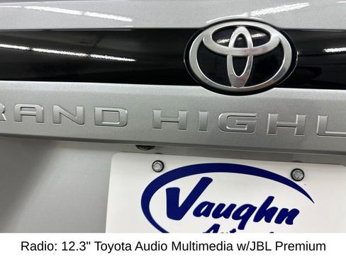 Used 2024 Toyota Grand Highlander AWD image 16