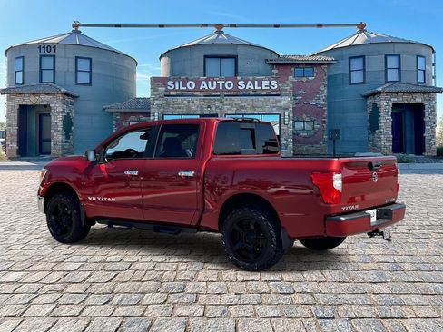 Used 2018 Nissan Titan SV w/ SV Convenience Package AWD/4WD image 3