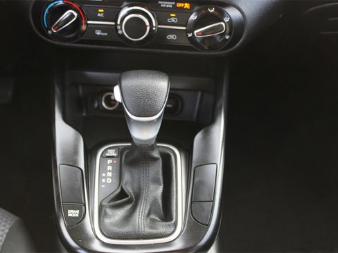 Used 2023 Kia Soul LX image 13