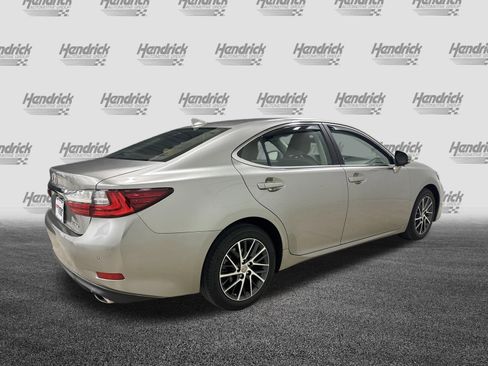 Used 2017 Lexus ES 350 w/ Navigation System Package image 10