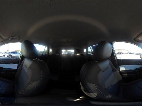 Used 2025 Chevrolet Trax LT image 40