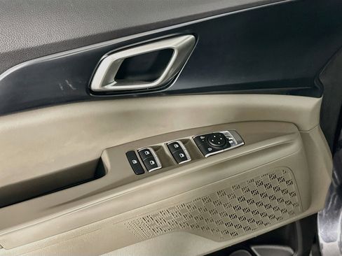 Used 2025 Kia Carnival FWD image 15