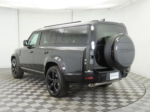 New 2026 Land Rover Defender 130 X-Dynamic SE image 7